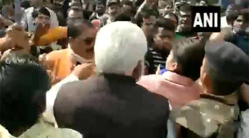 CAA supporter pulls hair of Deputy Collector in MP.