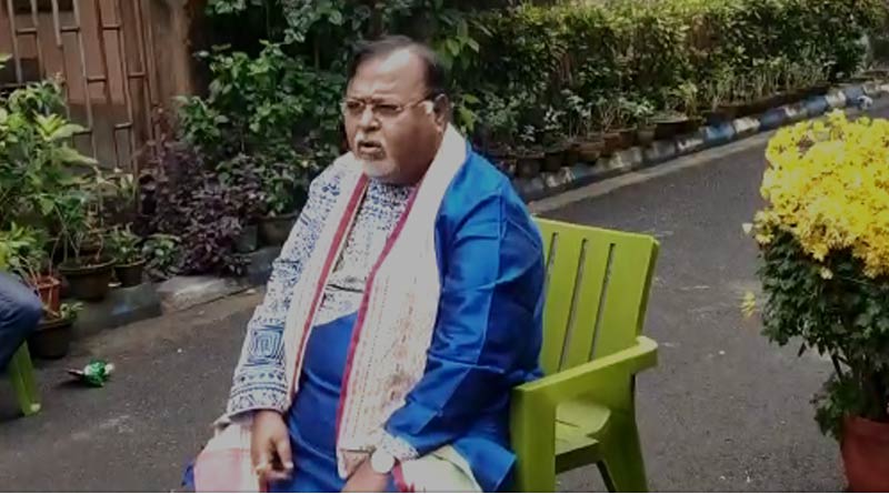 ‘ওঁর থেকে জন্তু-জানোয়ারকে দায়িত্ব দেওয়াও ভাল’, দিলীপকে বেনজির আক্রমণ পার্থর