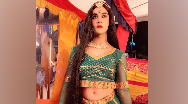 ‘লুডো’র ফার্স্ট লুকে নারীবেশে ধরা দিলেন অভিনেতা, চিনতে পারছেন ইনি কে?