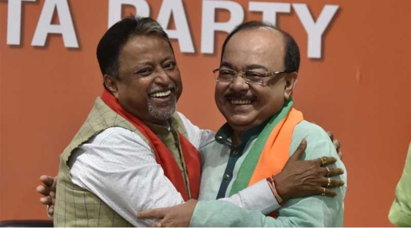 স্কুলপাঠ্যে  বিজেপি নেতা মুকুল-শোভন! ইতিহাস বই নিয়ে ফের অস্বস্তিতে তৃণমূল