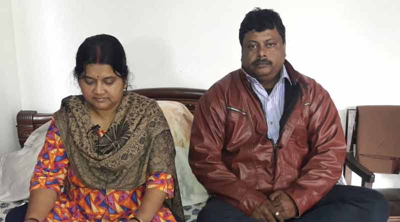 Couple duped of one lakhs and 58 thousand in sonarpur