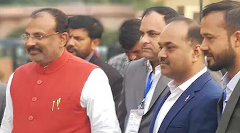 ‘প্রধানমন্ত্রীর বিরুদ্ধে মুখ খুললেই জ্যান্ত জ্বালিয়ে দেব’, বিতর্কিত মন্তব্য উত্তরপ্রদেশের মন্ত্রীর