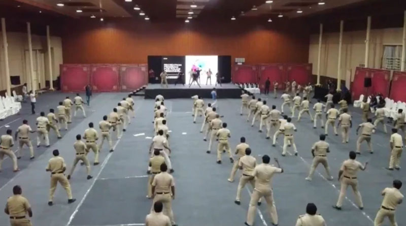 চাপ কাটাতে জুম্বা নাচ পুলিশকর্মীদের, সোশ্যাল মিডিয়ায় ভাইরাল ভিডিও