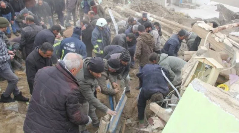 Earthquake kills at least 9 in Turkey, injures many in Iran