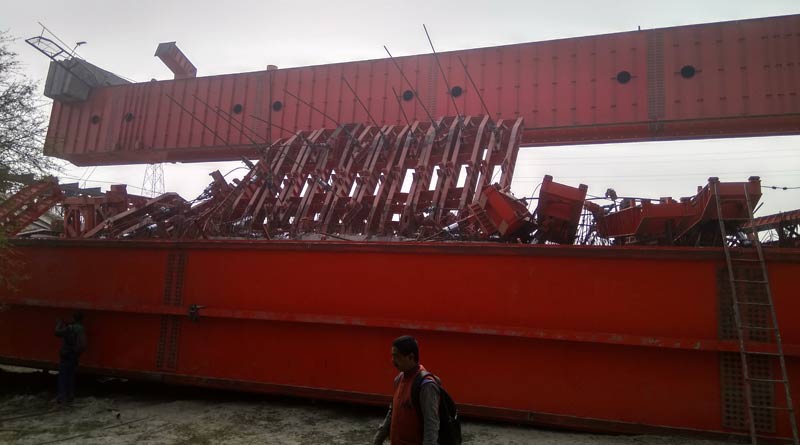 গাফিলতি নাকি প্রযুক্তিগত ত্রুটি? নির্মীয়মাণ ফরাক্কা ব্রিজ ভাঙায় কাঠগড়ায় ঠিকাদার সংস্থা