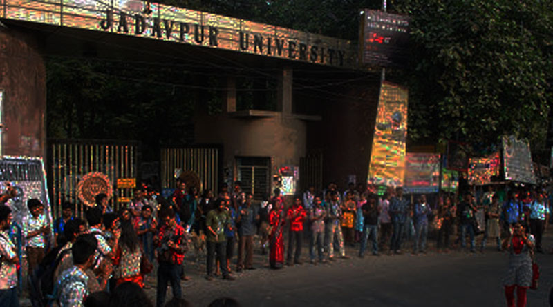 Students of Jadavpur stages protest against Saheen bagh fire on saturday