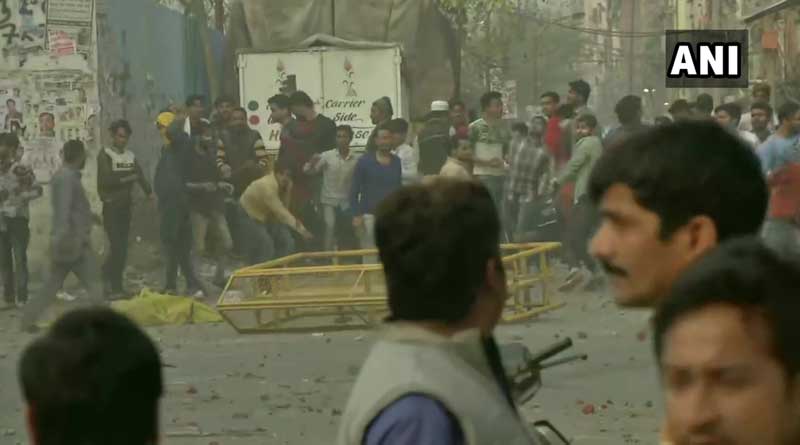 CAA supporters, protesters, clash In Northeast Delhi