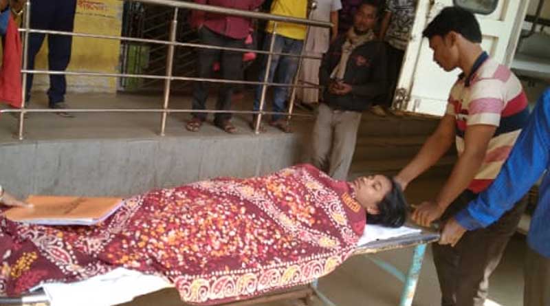 সাইকেল থেকে পড়ে জখম, হাসপাতালে বসেই পরীক্ষা দিল মাধ্যমিক পরীক্ষার্থী