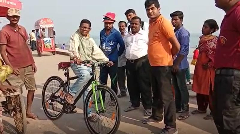 ‘ধর্মীয় ভেদাভেদ নয় শান্তি চাই’, সম্প্রীতির বার্তা দিতে সাইকেলে চড়ে দিঘা সফর সাহসিনীর