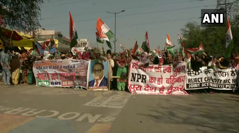 মাঝ রাস্তায় আটকে দিল পুলিশ, স্বরাষ্ট্রমন্ত্রীর সাক্ষাৎ পেলেন না শাহিনবাগের বিক্ষোভকারীরা