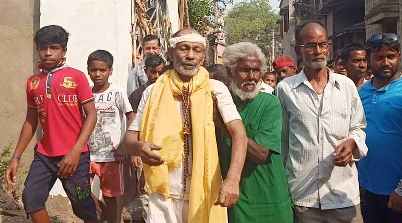 Old man saves himself from wife and daughter who pursuit of Tantra