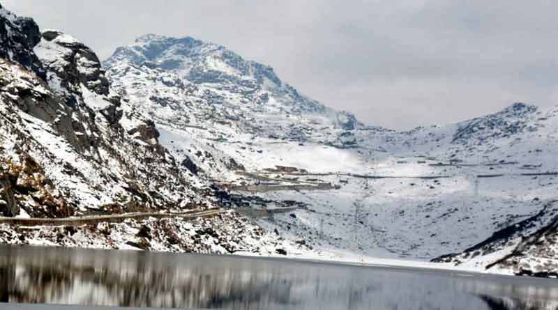 Snowfall in North Sikkim's Chhangu Lake, visits and enjoy this place