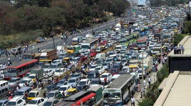 UP Man complains of traffic jam, police ask him to manage road