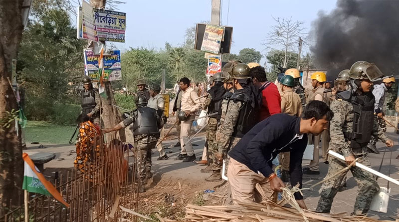 ছাত্রীকে ধর্ষণ ও খুনের অভিযোগ, জনতা-পুলিশ সংঘর্ষে রণক্ষেত্র উলুবেড়িয়া