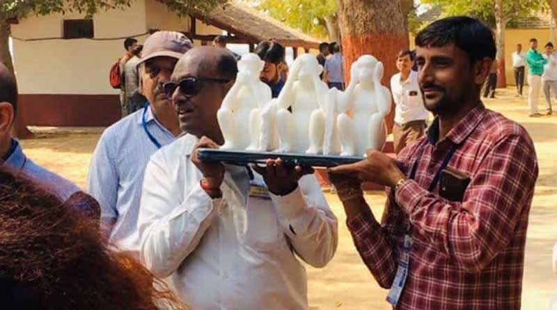 ট্রাম্পের জন্য বিশেষ উপহার সবরমতী আশ্রমের, দেওয়া হবে গান্ধীজির বিখ্যাত ‘তিন বাঁদরের মূর্তি’