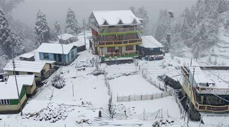 Snow falls in Derjeeling's Tiger Hill and Sandakphu