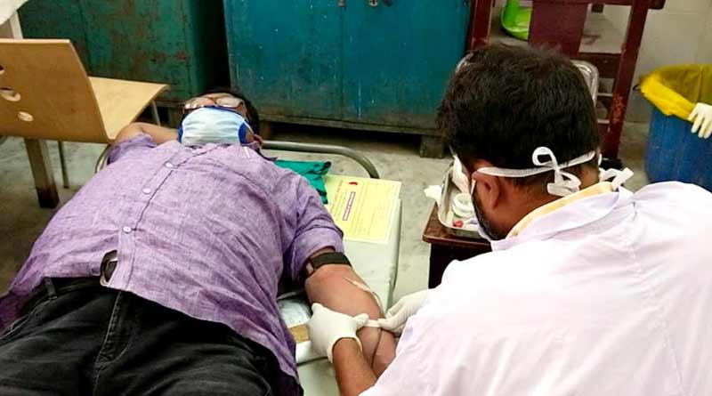 রক্তশূন্য ব্লাড ব্যাংক, থ্যালাসেমিয়া আক্রান্ত শিশুকে রক্ত দিয়ে মানবতার নজির গড়লেন উপপ্রধান