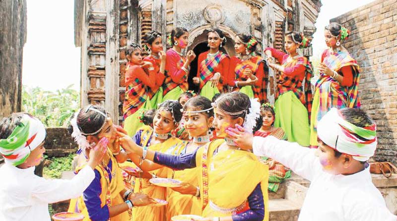 সম্প্রীতির নজির, দিল্লির অশান্তির প্রতিবাদে হিন্দুদের সঙ্গে আগাম বসন্ত উৎসবে মাতলেন মুসলিমরাও
