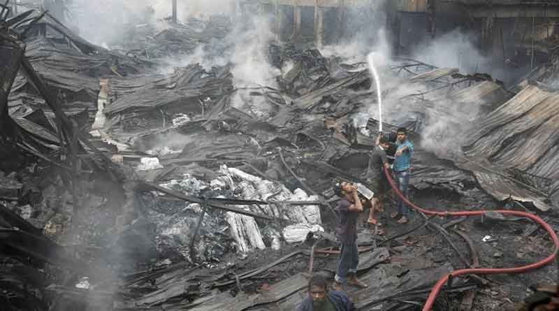 Massive fire rages in Bangladsh. over 200 huts gutted