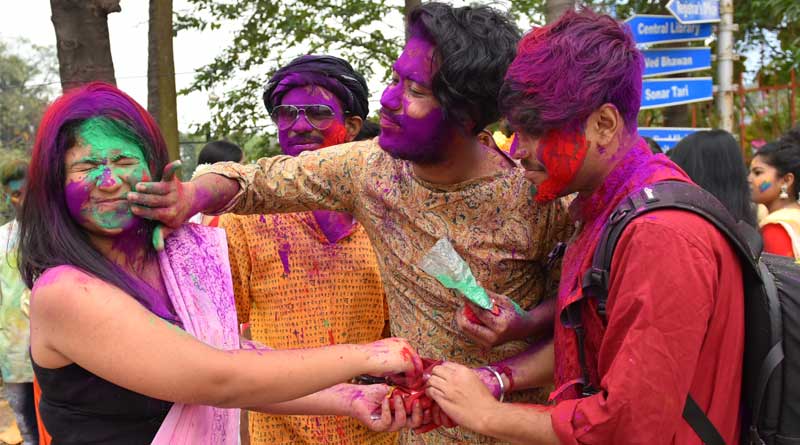 পলাশ-আবিরে রবীন্দ্রভারতীতে বসন্তোৎসব পালন, দেখুন ফটো গ্যালারি