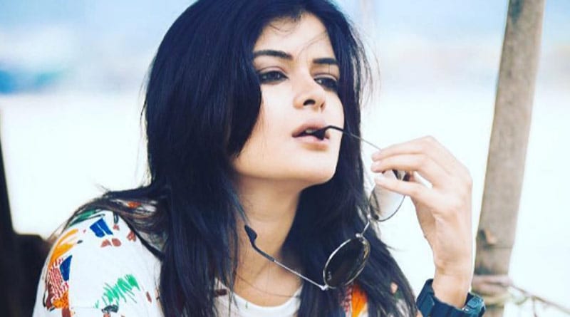 ‘চা খেতে এসেছি, আড্ডা দিতে নয়’ বলা দায়িত্বজ্ঞানহীনদের সবক শেখালেন অভিনেত্রী মধুমিতা