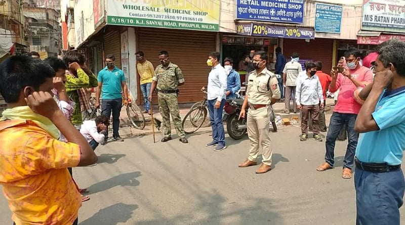 লকডাউনেও চায়ের দোকানে আড্ডা, প্রকাশ্যে কান ধরে ওঠবোস করাল পুলিশ!
