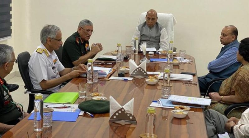 করোনা যুদ্ধে রাজ্য প্রশাসনকে সাহায্য করবে সেনা, নির্দেশ প্রতিরক্ষা মন্ত্রীর