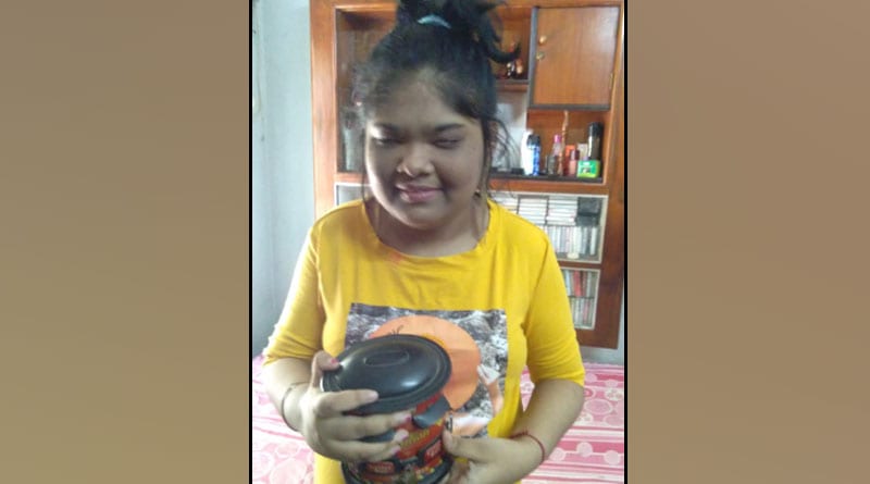 করোনার গ্রাসে রাজ্য, নিজের জমানো টাকা ত্রাণ তহবিলে দিলেন দৃষ্টিহীন পড়ুয়া