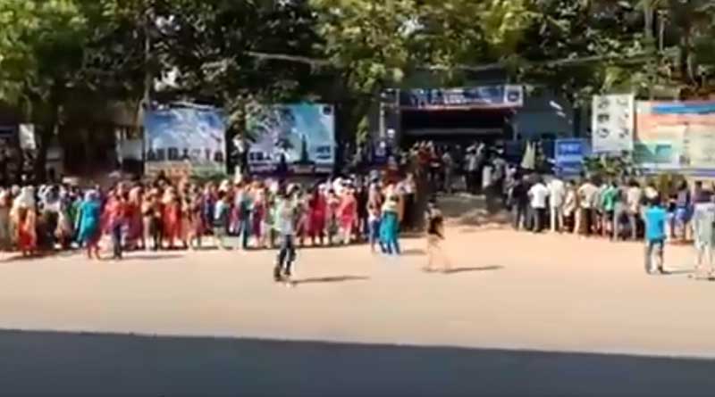 Chaos at Telangana-Andhra border as hundreds try to get home