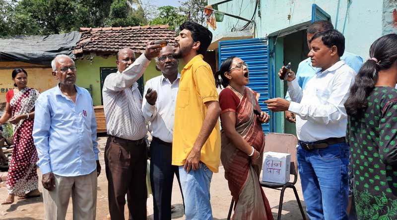 আতঙ্কের মাঝে করোনা প্রতিষেধকের টোপ! ২০০০ জনকে ওষুধ খাইয়ে ধৃত তিন চিকিৎসক