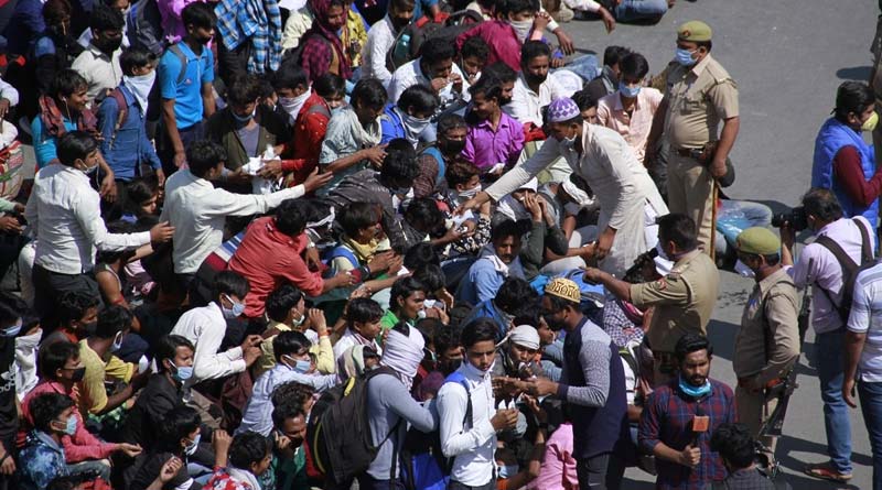 Hundreds of migrant laboures hit streets in Kerala