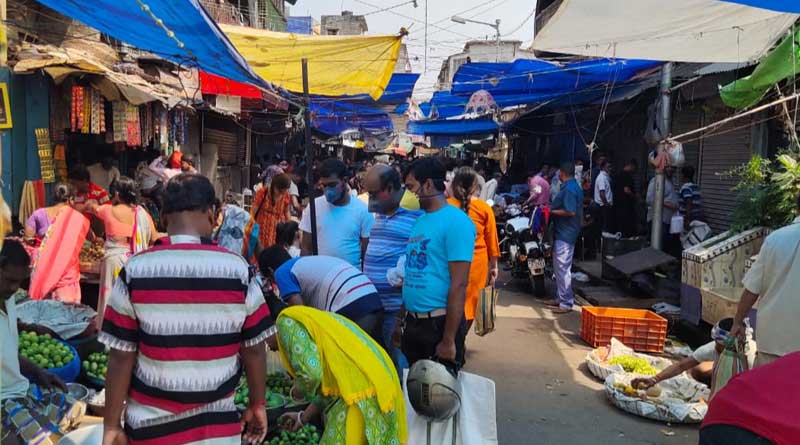 লকডাউনের আগে ‘সুবর্ণ সুযোগ’, জনতার আতঙ্ককে হাতিয়ার করে দেদার কালোবাজারি