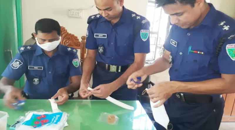 করোনা মোকাবিলায় অমিল মাস্ক, বাংলাদেশে অভিনব পন্থা অবলম্বন পুলিশকর্মীদের