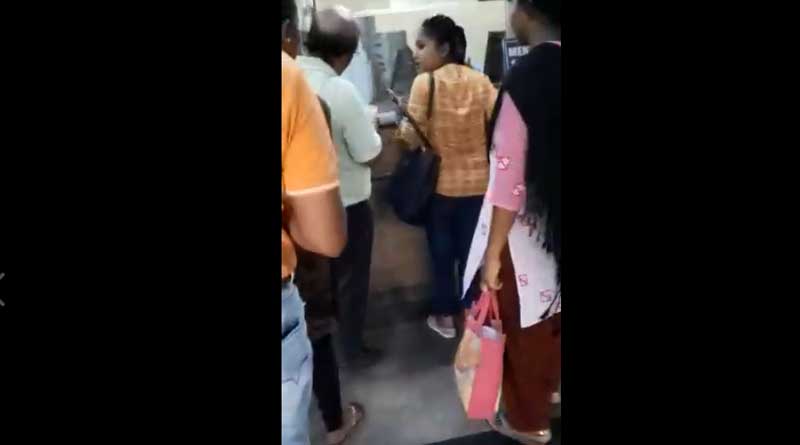 রক্ষকই ভক্ষক! এবার মেট্রোকর্মীর হাতে হেনস্তার শিকার মহিলা সাংবাদিক