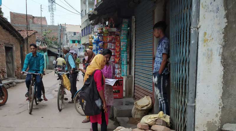 মাথায় ওড়না-মুখে মাস্ক, পুরুলিয়ায় বাড়ি ঘুরে নাগরিক তথ্য চাওয়া যুবতীদের ঘিরে সংশয়
