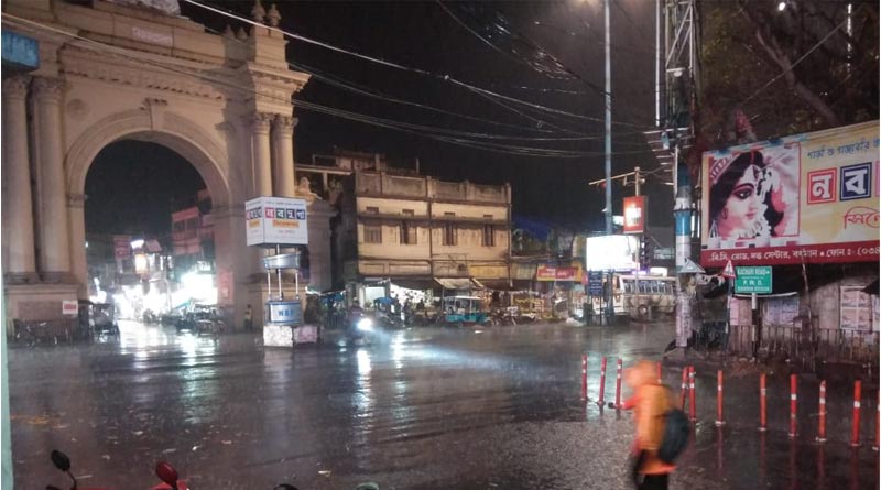 ঝমঝমিয়ে বৃষ্টি কলকাতায়, ভরা বসন্তে দোসর হল শিলাবর্ষণ