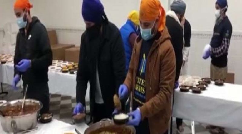 Sikh community in NY pack cooked food for the people in isolation