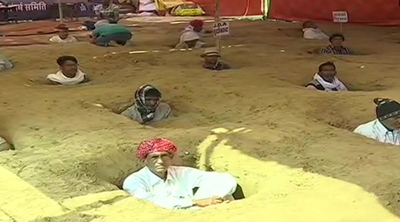 Rajasthan: Farmers stage 'zameen samadhi satyagraha