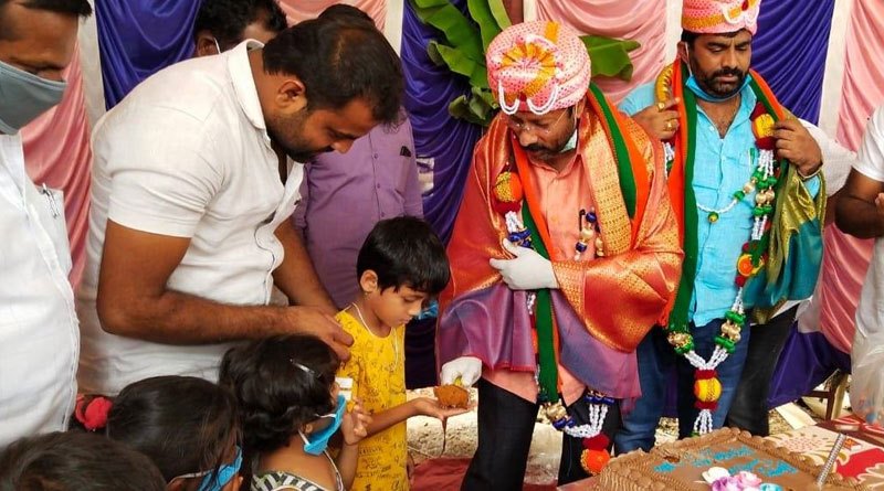 লকডাউনকে বুড়ো আঙুল! শতাধিক সমর্থক নিয়ে জন্মদিন পালন করলেন বিজেপি বিধায়ক