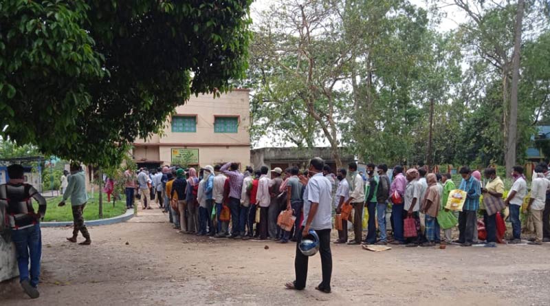 Labourers gather at BDO office for getting social package in Bankura