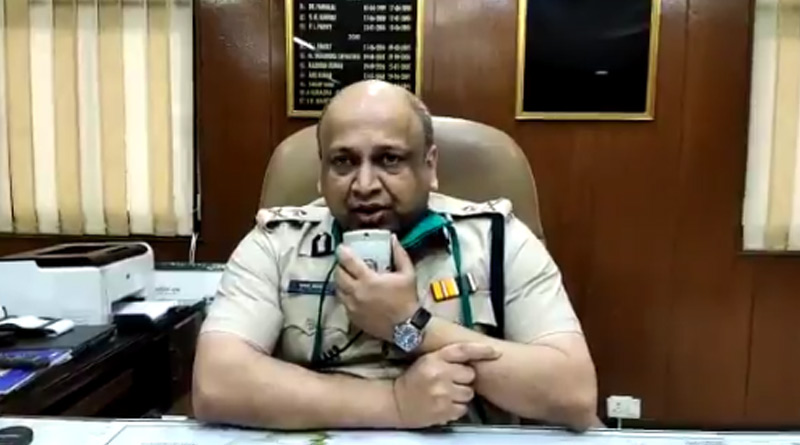 ‘হাম হোঙ্গে কামিয়াব’, সহকর্মীদের উৎসাহ দিতে ওয়্যারলেসে গান ধরলেন পুলিশকর্তা