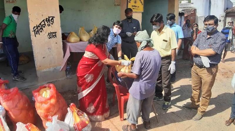 লকডাউনের মাঝে কুষ্ঠ আক্রান্তদের খাবার বিলি, মানবিকতার নজির গড়লেন বিচারক