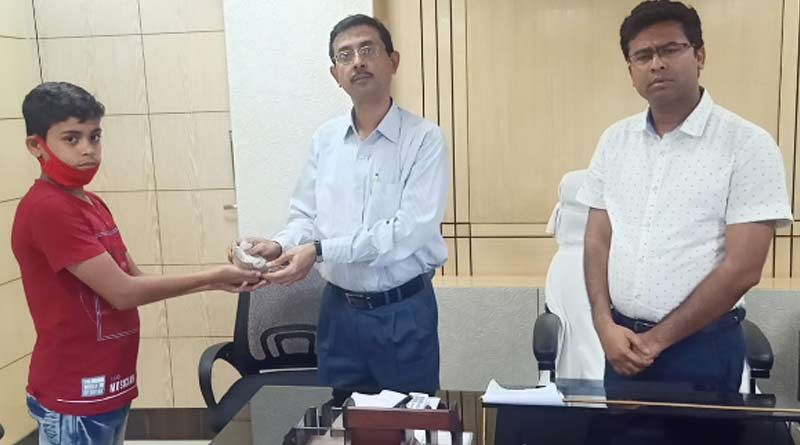 করোনা মোকাবিলায় শামিল খুদে, ভাঁড় ভেঙে মুখ্যমন্ত্রীর তহবিলে ১৩০০ টাকা জমা