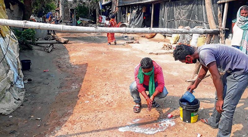 সচেতনতার নজির, সাবানজলে হাত না ধুলে আদিবাসী পাড়ায় ‘নো এন্ট্রি’