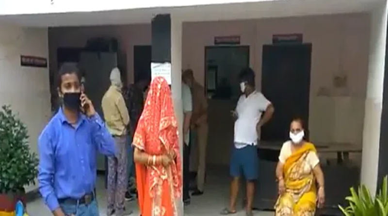 দোকানে জিনিস কিনতে পাঠালেন মা, বউ নিয়ে বাড়ি ফিরলেন যুবক