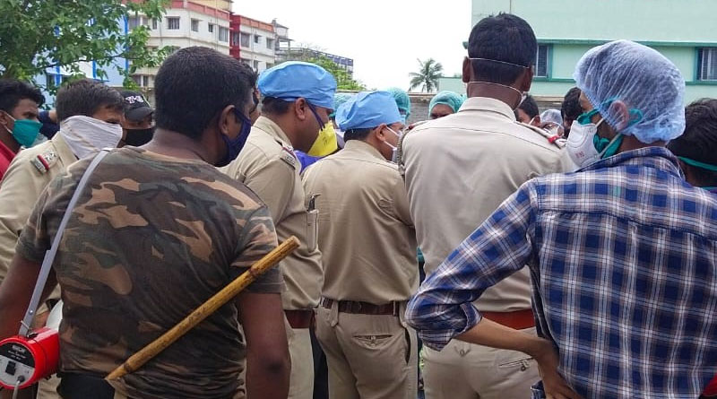 করোনা সংক্রমণে মৃত্যুর সন্দেহে ময়নাতদন্তে আপত্তি, কর্মীদের বিক্ষোভে উত্তাল হাসপাতাল