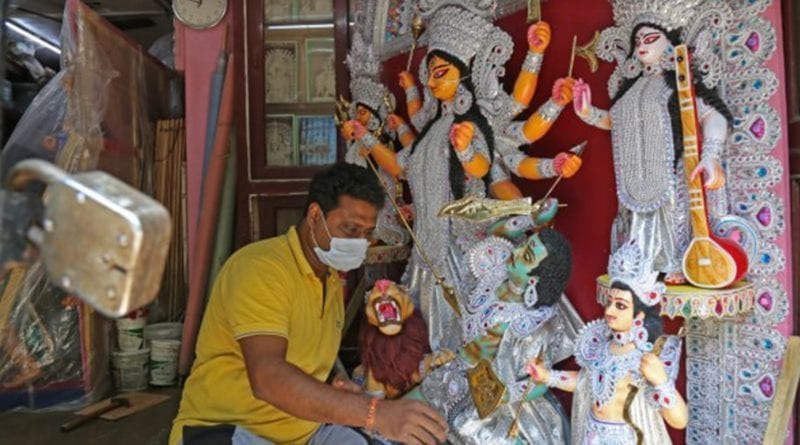 করোনার কোপে বিশ বাঁও জলে উমার বিদেশযাত্রা, মন খারাপ কুমোরটুলির শিল্পীর