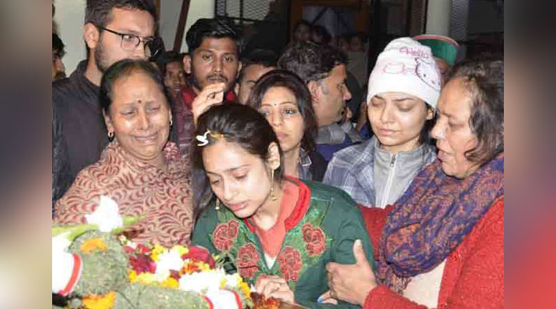 করোনা-যোদ্ধাদের পাশে পুলওয়ামায় শহিদ মেজরের স্ত্রী, দিলেন এক হাজার PPE
