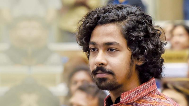 ‘খিদের জ্বালা নিয়ে আশ্রয়হীনরা মোম জ্বালানোর বিলাসিতা দেখাবে?’, প্রশ্ন তুললেন ঋদ্ধি সেন