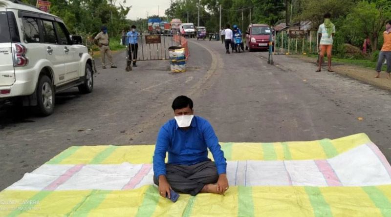 কোয়ারেন্টাইনের নিয়ম ‘ভেঙে’ ত্রাণ বিলি, পুলিশি বাধার মুখে বিজেপি সাংসদ